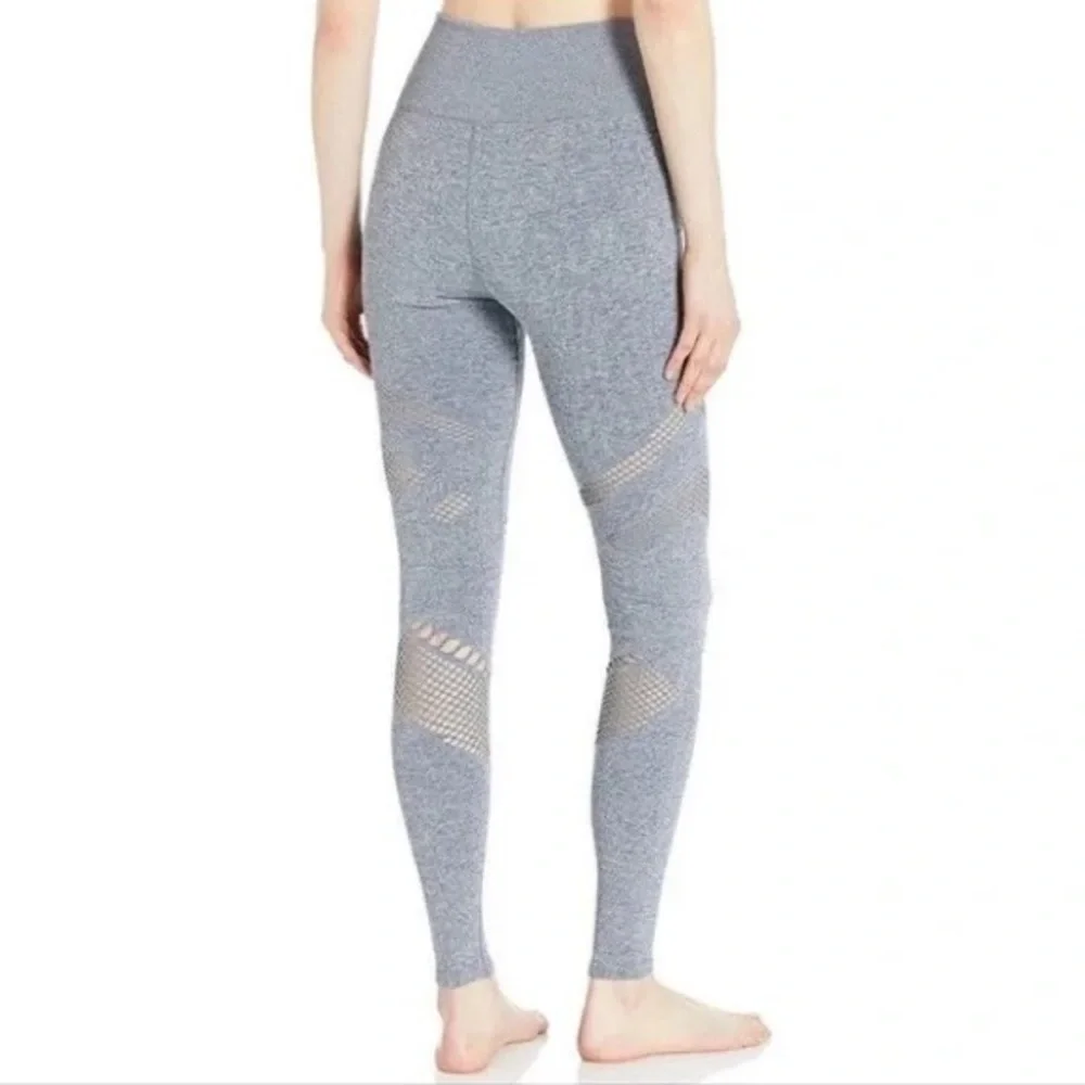 Alo Yoga Eclipse Gray Rib Laser Cut High Waist Seamless Radiance Legging EUC S